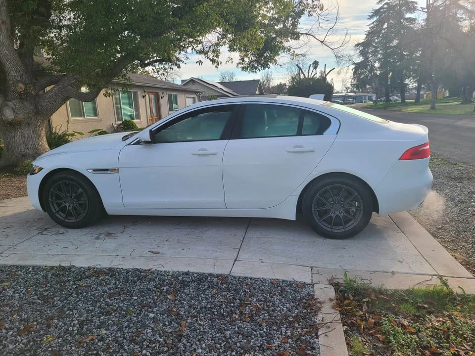 2017 Jaguar XE - Image 3 of 10