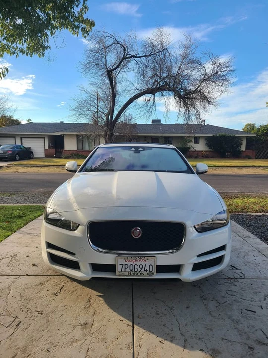 2017 Jaguar XE - Image 5 of 10