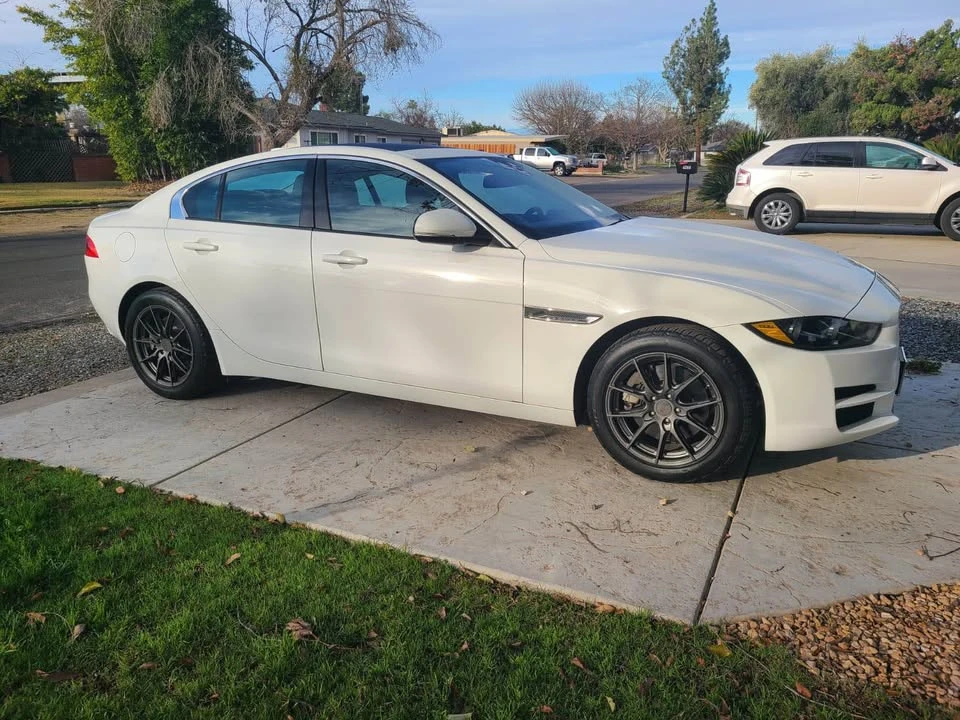 2017 Jaguar XE - Image 2 of 10