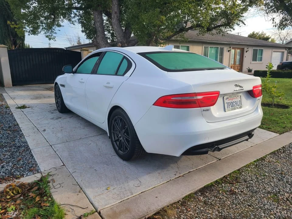 2017 Jaguar XE - Image 4 of 10