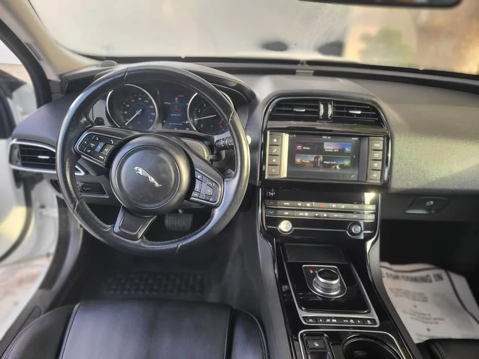 2017 Jaguar XE - Image 6 of 10