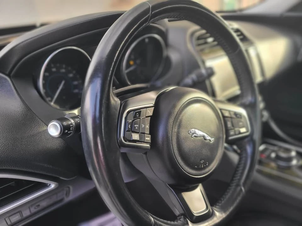 2017 Jaguar XE - Image 8 of 10