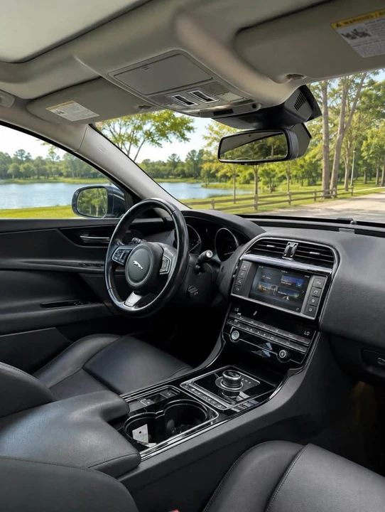 2017 Jaguar XE - Image 3 of 5