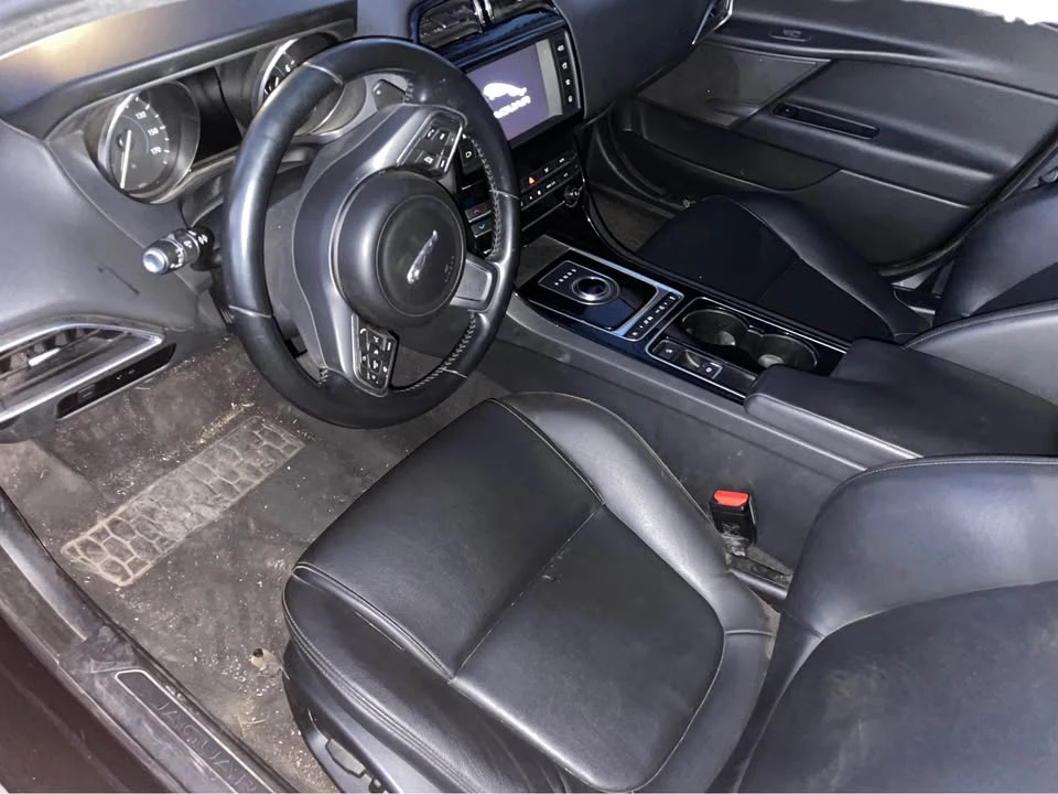 2017 Jaguar XE - Image 3 of 10