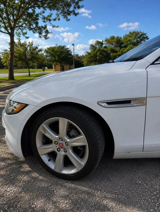 2017 Jaguar XE - Image 5 of 5