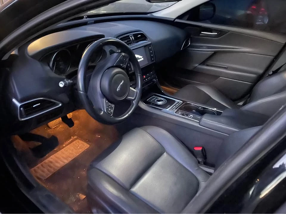 2017 Jaguar XE - Image 2 of 10