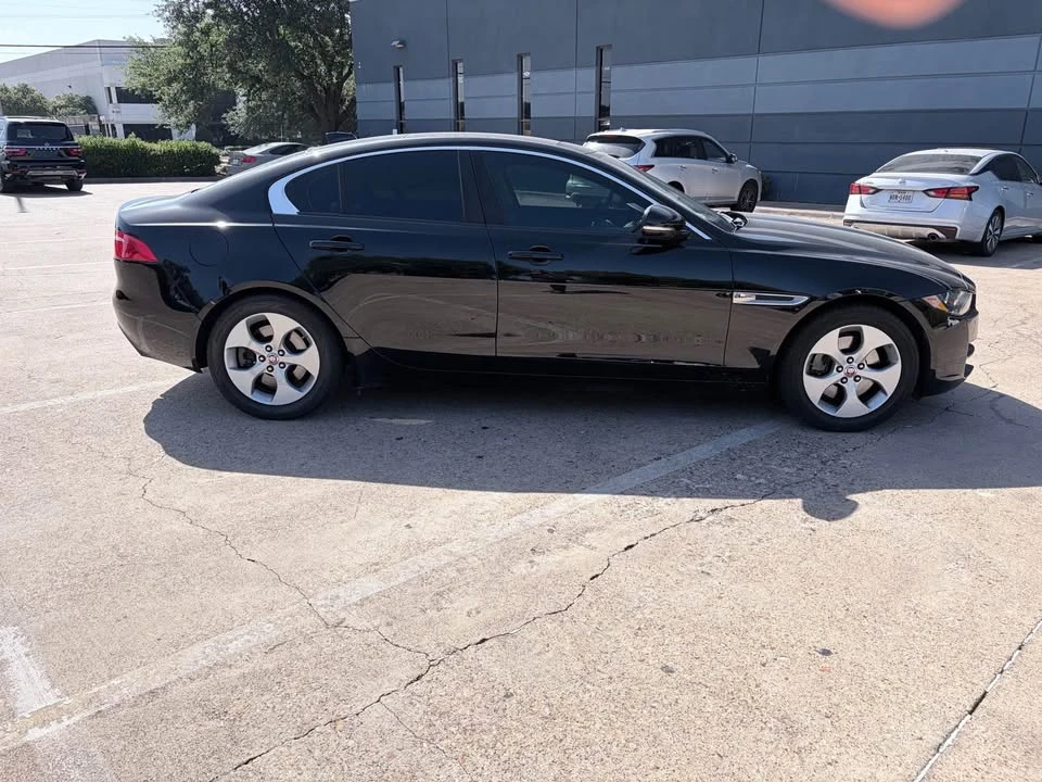 2017 Jaguar XE - Image 5 of 16