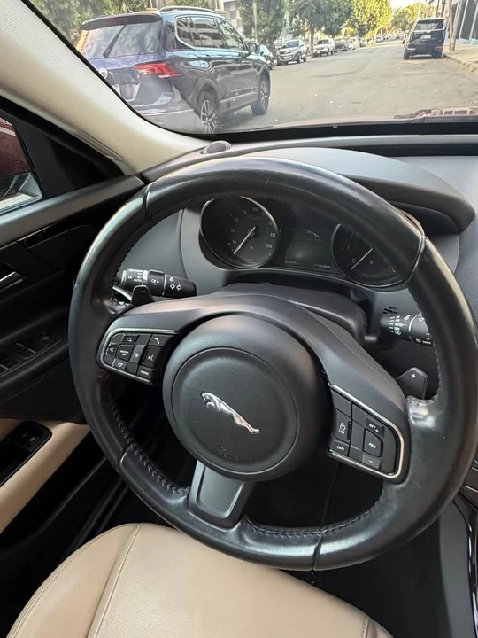 2017 Jaguar XE - Image 11 of 12