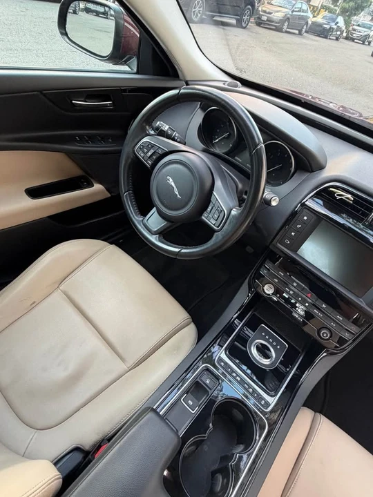 2017 Jaguar XE - Image 12 of 12