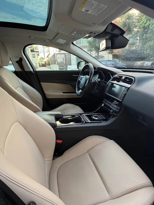 2017 Jaguar XE - Image 8 of 12
