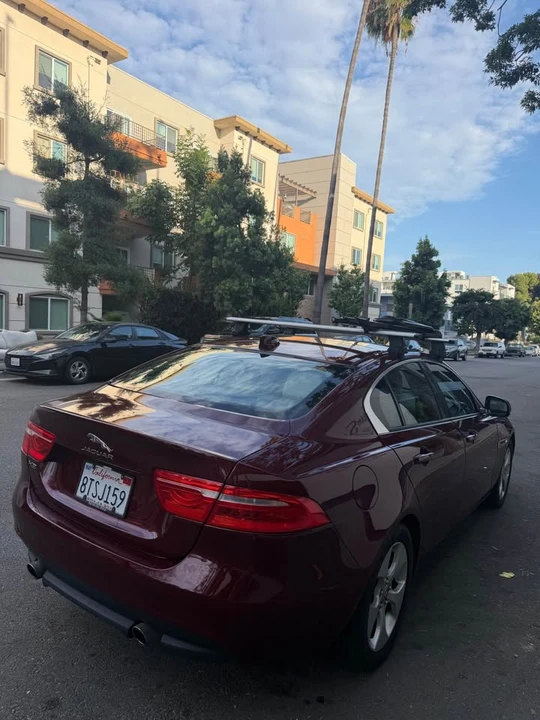 2017 Jaguar XE - Image 4 of 12