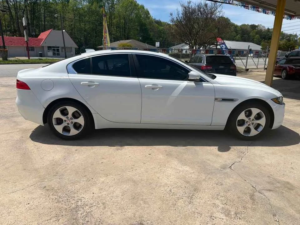 2017 Jaguar XE - Image 8 of 18