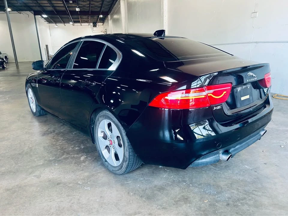 2017 Jaguar XE - Image 4 of 10