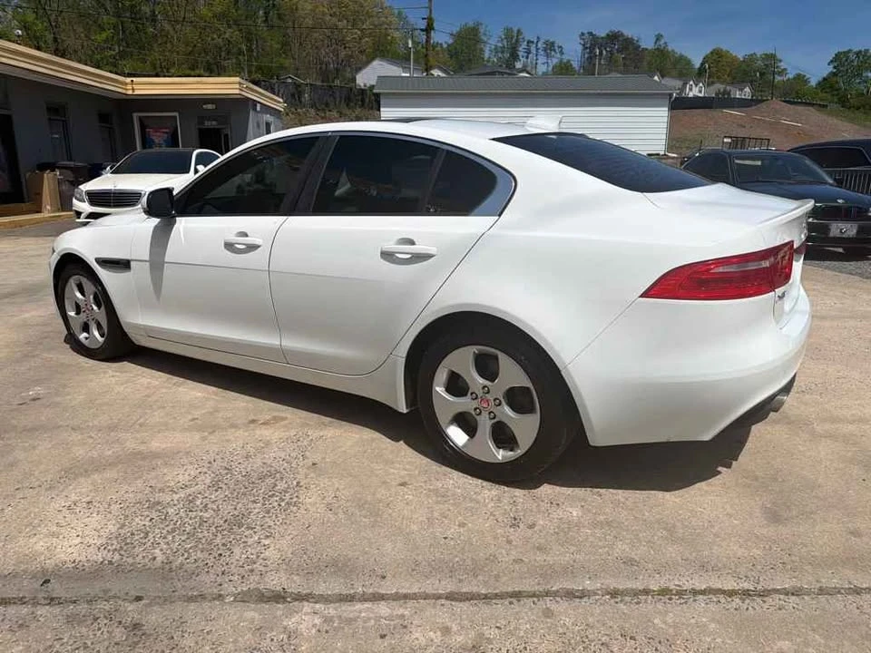 2017 Jaguar XE - Image 5 of 18