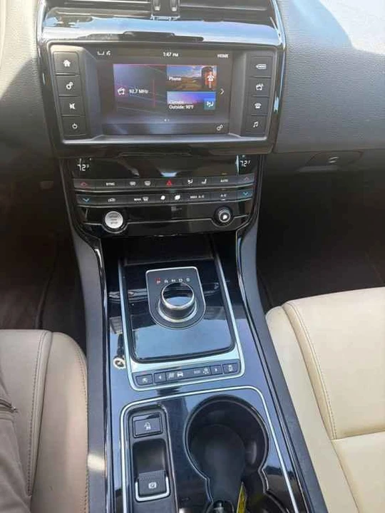 2017 Jaguar XE - Image 15 of 18