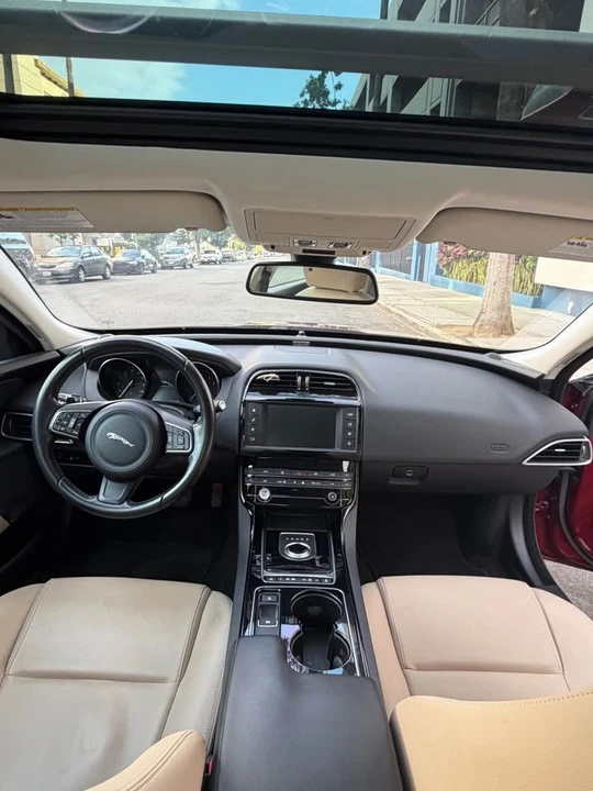 2017 Jaguar XE - Image 7 of 12