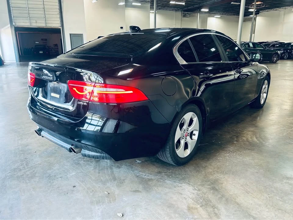 2017 Jaguar XE - Image 3 of 10