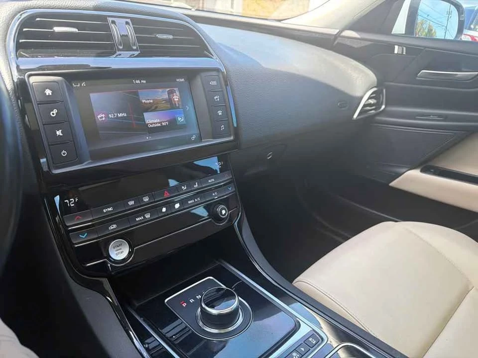 2017 Jaguar XE - Image 14 of 18