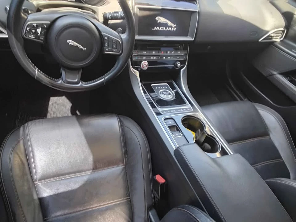 2017 Jaguar XE - Image 7 of 7