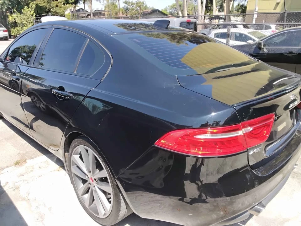 2017 Jaguar XE - Image 4 of 7
