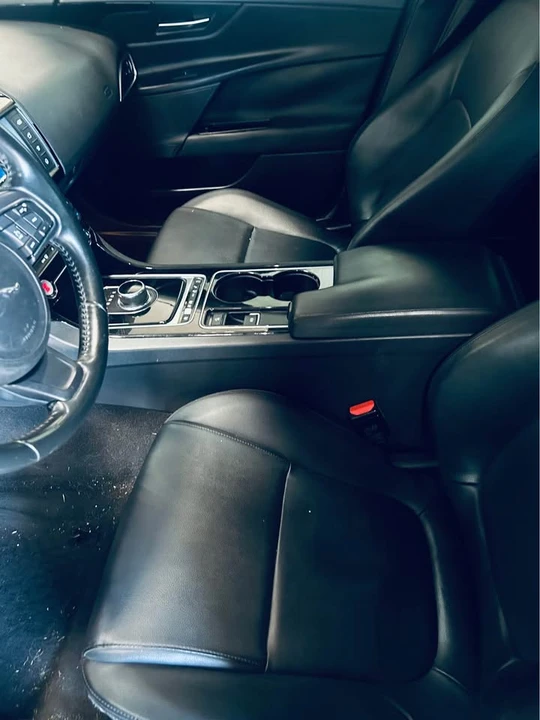 2017 Jaguar XE - Image 5 of 10