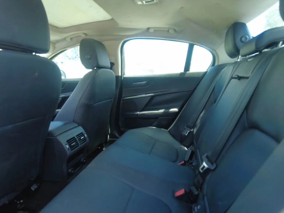 2017 Jaguar XE - Image 9 of 9