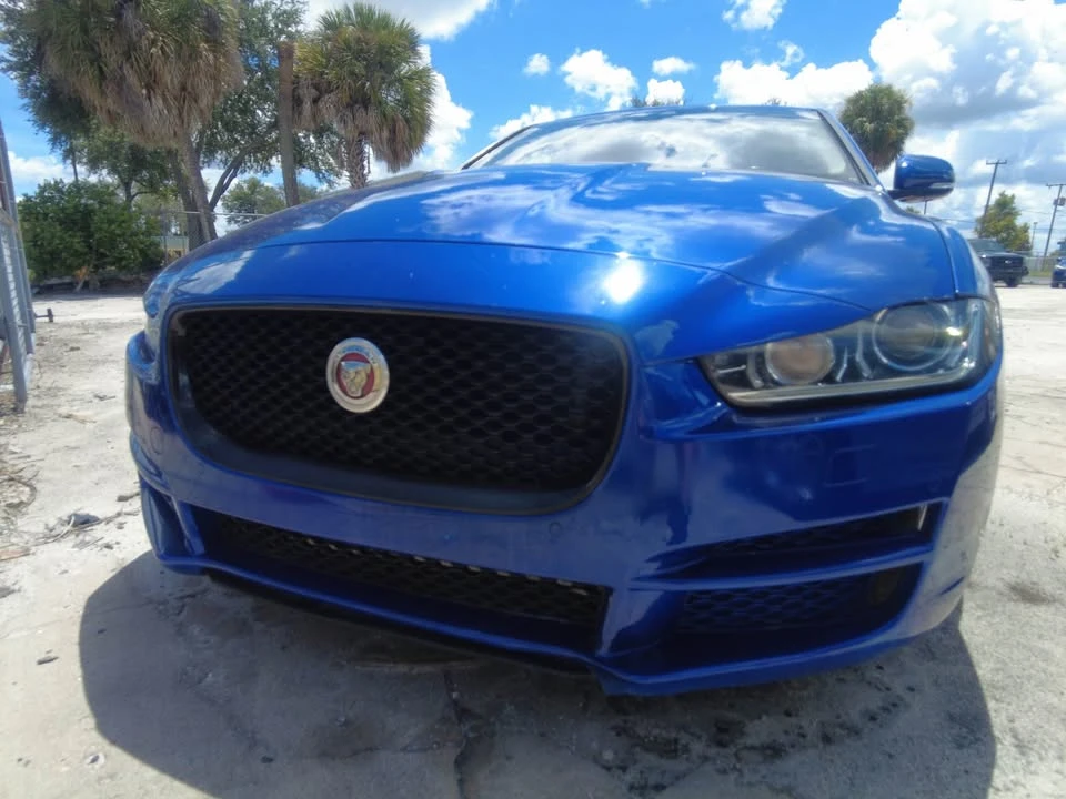 2017 Jaguar XE - Image 2 of 9