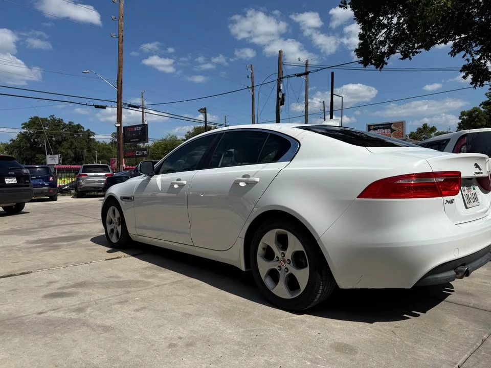 2017 Jaguar XE - Image 4 of 13