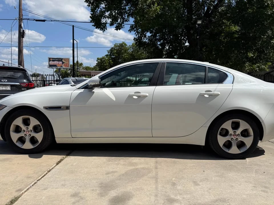2017 Jaguar XE - Image 7 of 13