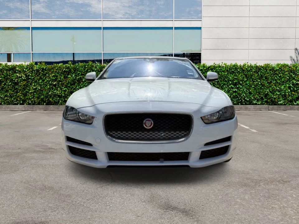 2017 Jaguar XE - Image 5 of 11