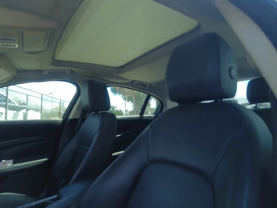 2017 Jaguar XE - Image 8 of 9