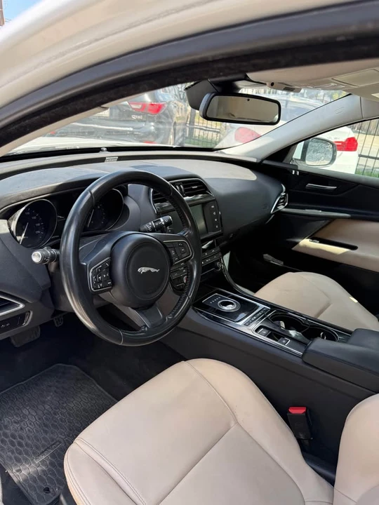 2017 Jaguar XE - Image 6 of 11