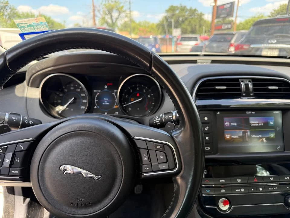 2017 Jaguar XE - Image 13 of 13