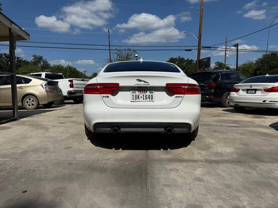 2017 Jaguar XE - Image 5 of 13