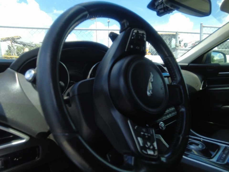 2017 Jaguar XE - Image 7 of 9