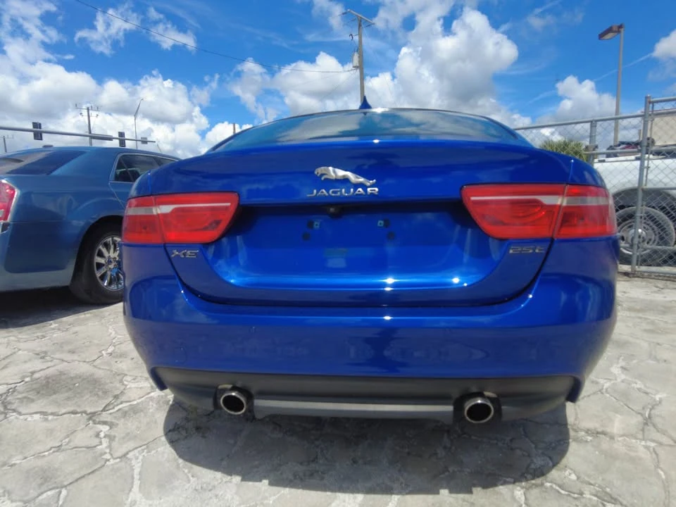2017 Jaguar XE - Image 4 of 9