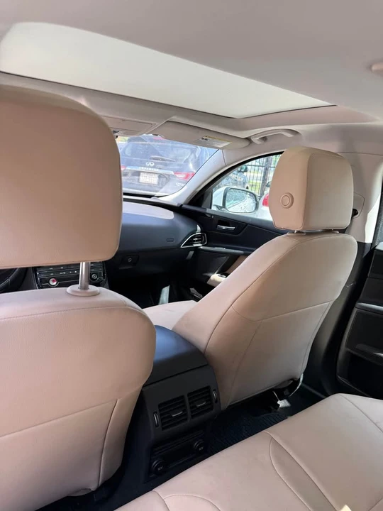 2017 Jaguar XE - Image 10 of 13