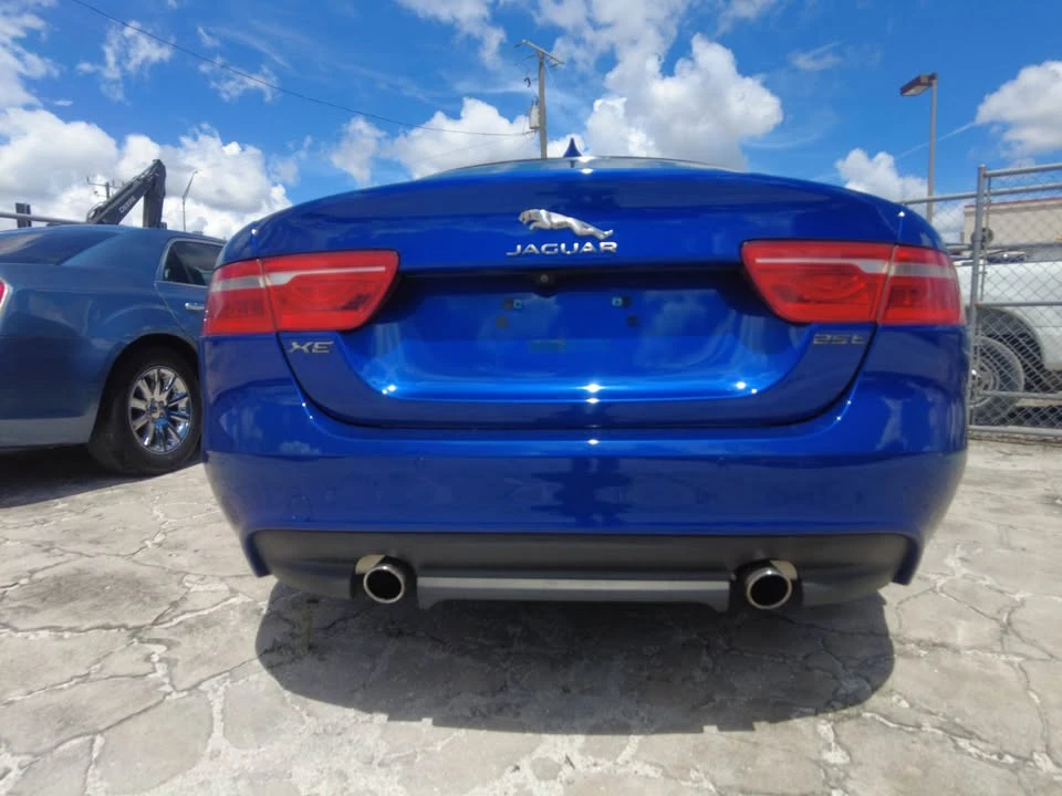 2017 Jaguar XE - Image 5 of 9
