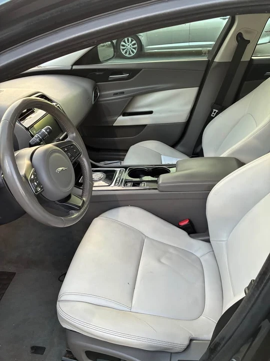 2017 Jaguar XE - Image 5 of 6