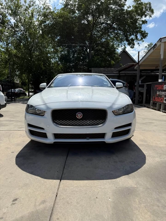 2017 Jaguar XE - Image 3 of 13