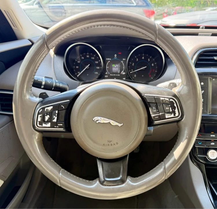 2017 Jaguar XE - Image 10 of 20