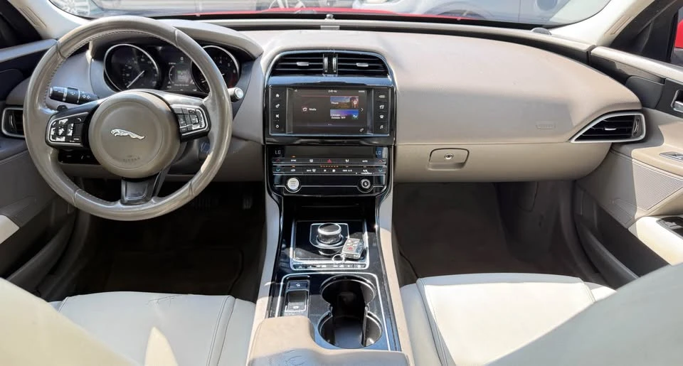 2017 Jaguar XE - Image 9 of 20