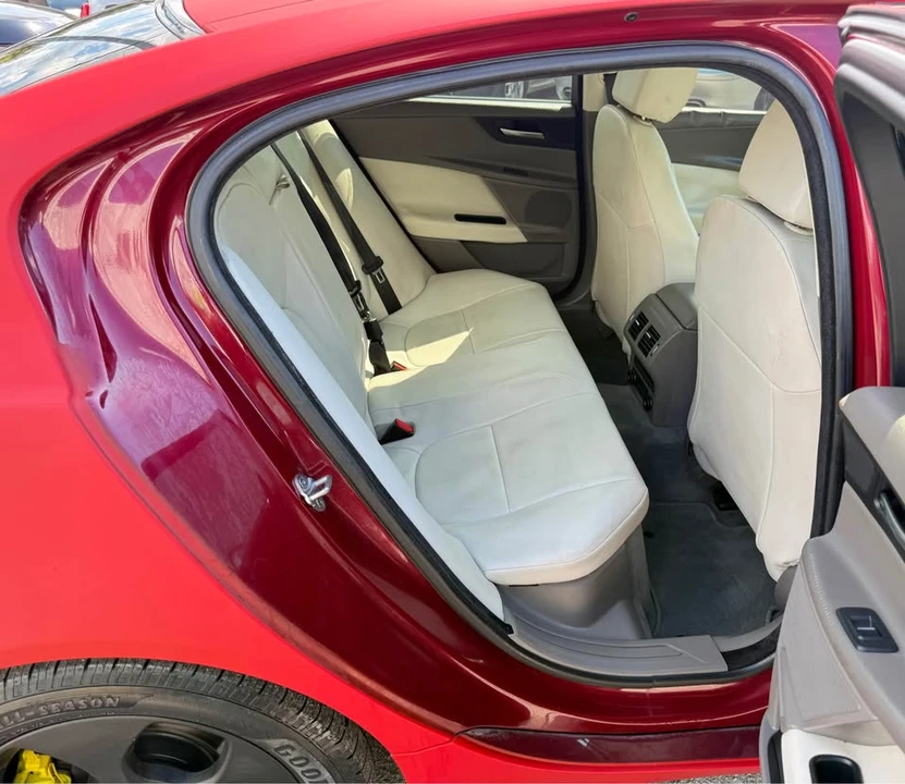 2017 Jaguar XE - Image 18 of 20
