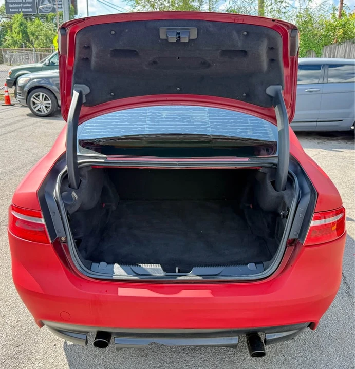 2017 Jaguar XE - Image 20 of 20