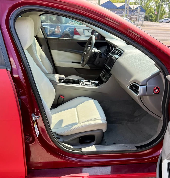 2017 Jaguar XE - Image 16 of 20