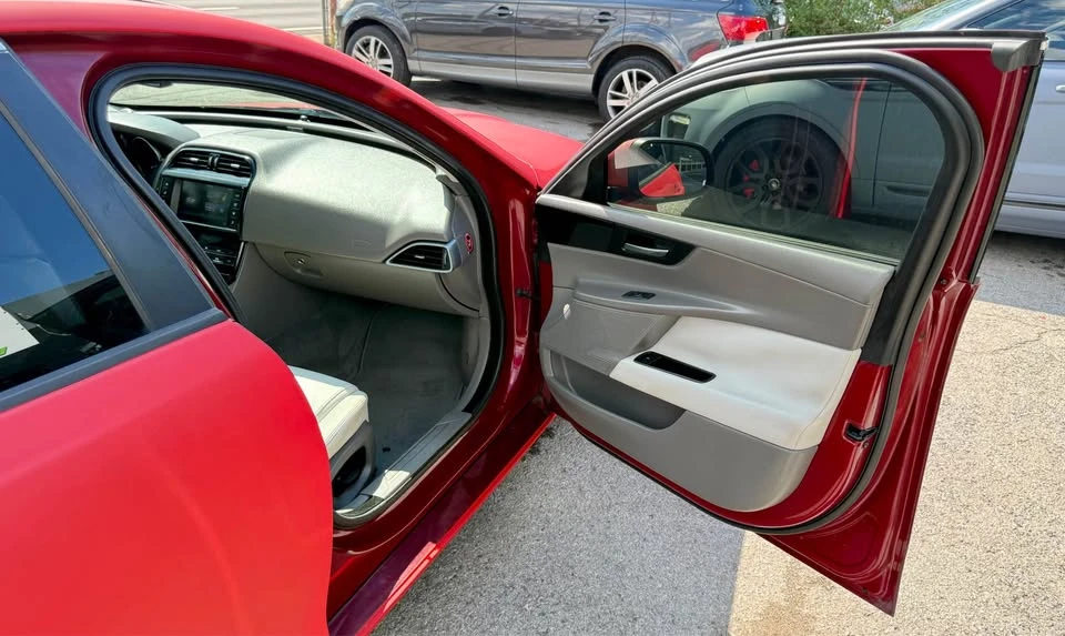 2017 Jaguar XE - Image 15 of 20