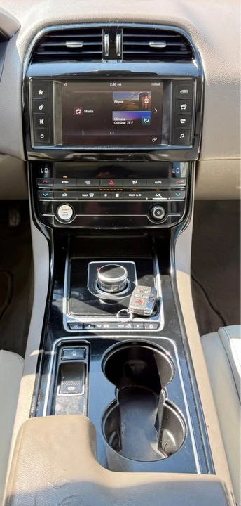 2017 Jaguar XE - Image 12 of 20