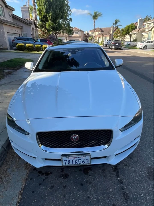 2017 Jaguar XE - Image 3 of 8