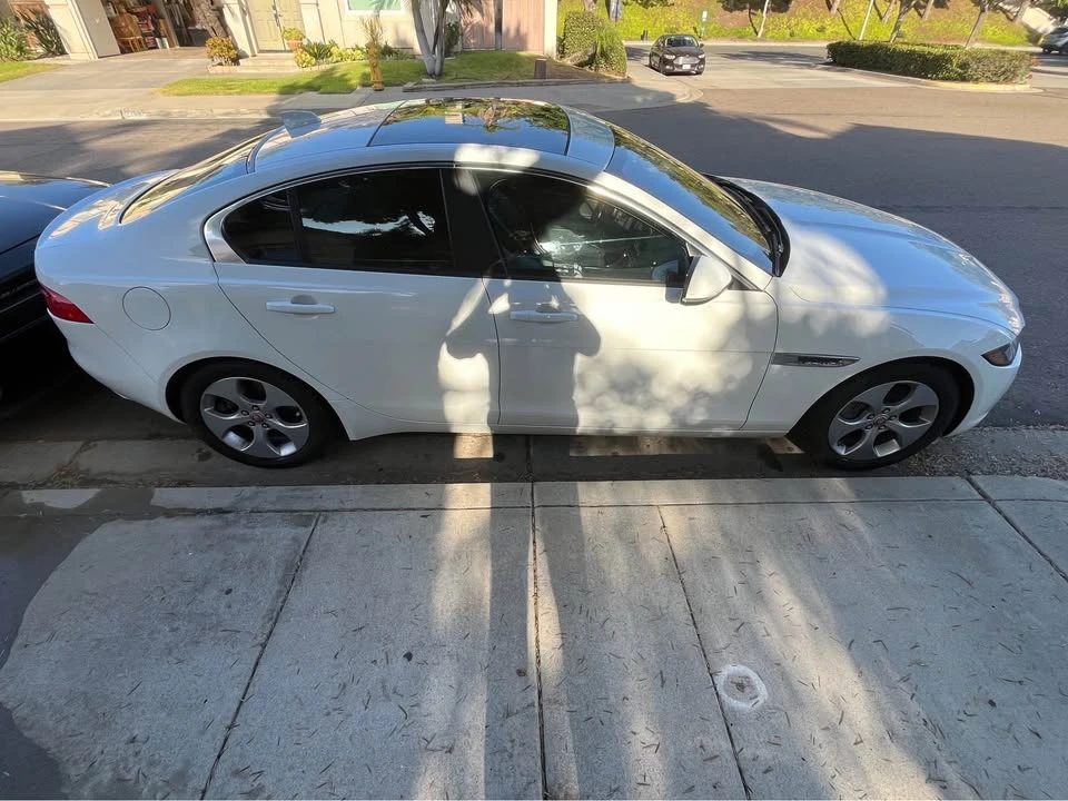 2017 Jaguar XE - Image 2 of 8