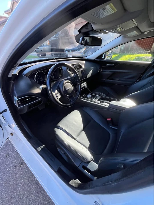 2017 Jaguar XE - Image 4 of 8
